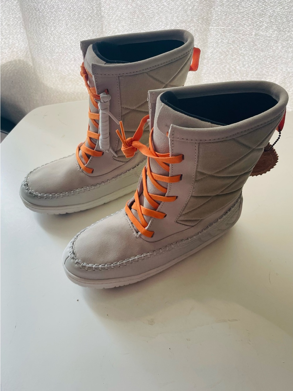 Off White Winter Lace-Up Boots with Orange Laces Manitobah Skoden Half Mukluk